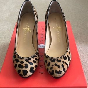 Leopard pumps